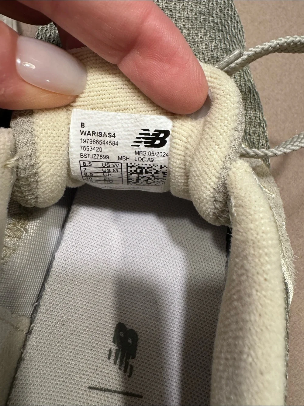 New Balance Fresh Foam Arishi V4 Sneakers Olive Green Women’s 8.5/ Men’s 7